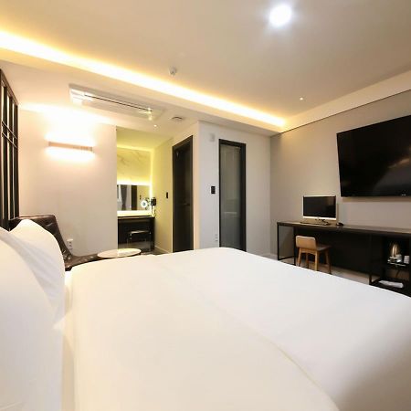 West In Hotel ヨス市 エクステリア 写真