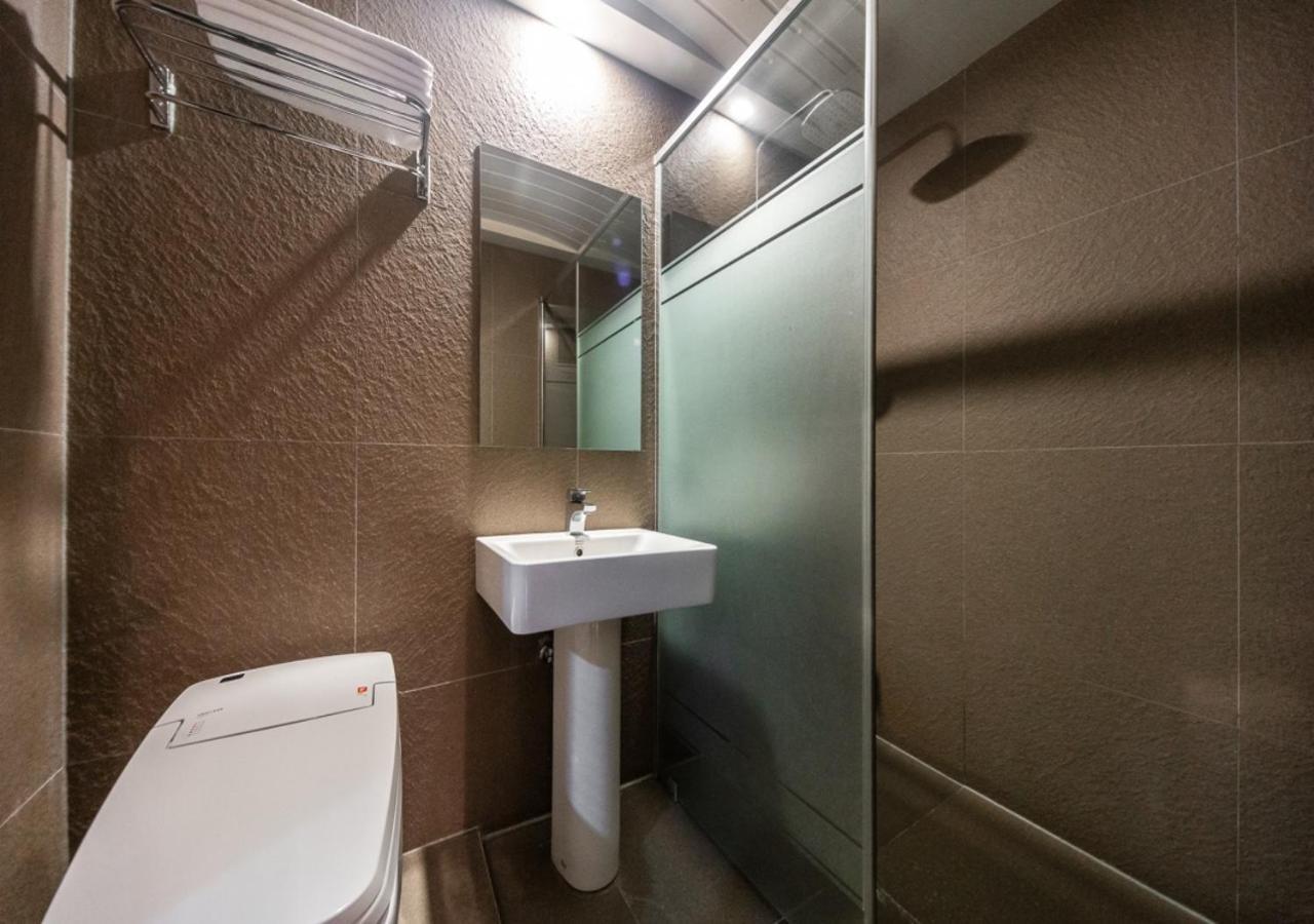 West In Hotel ヨス市 エクステリア 写真