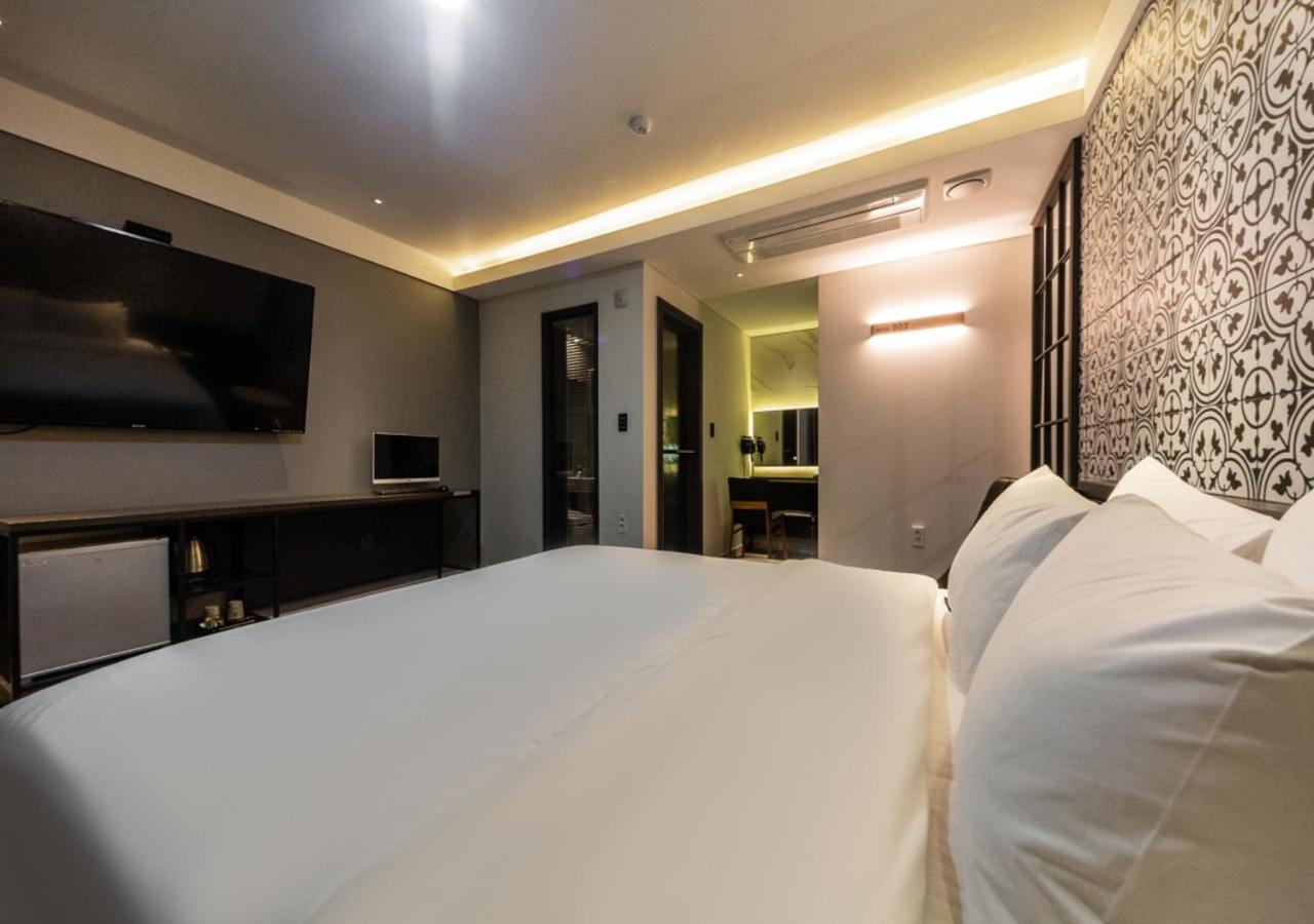 West In Hotel ヨス市 エクステリア 写真