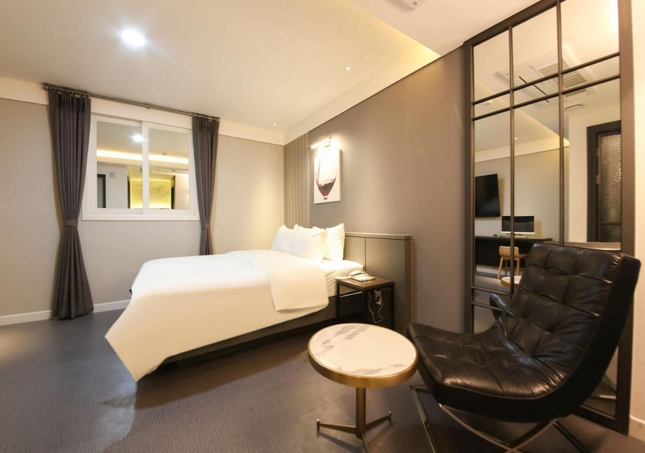 West In Hotel ヨス市 エクステリア 写真