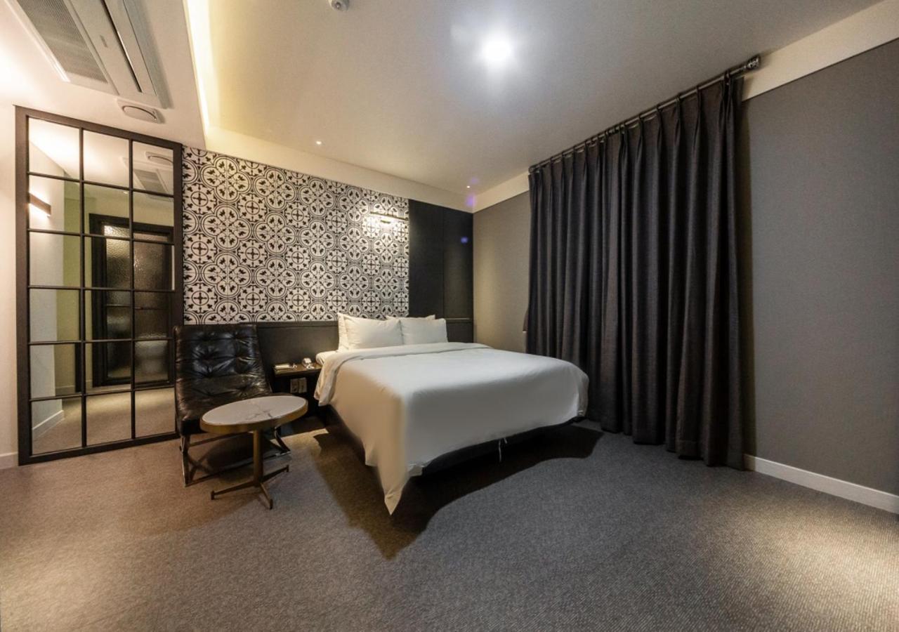 West In Hotel ヨス市 エクステリア 写真