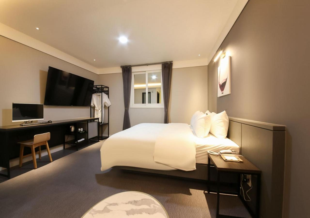 West In Hotel ヨス市 エクステリア 写真
