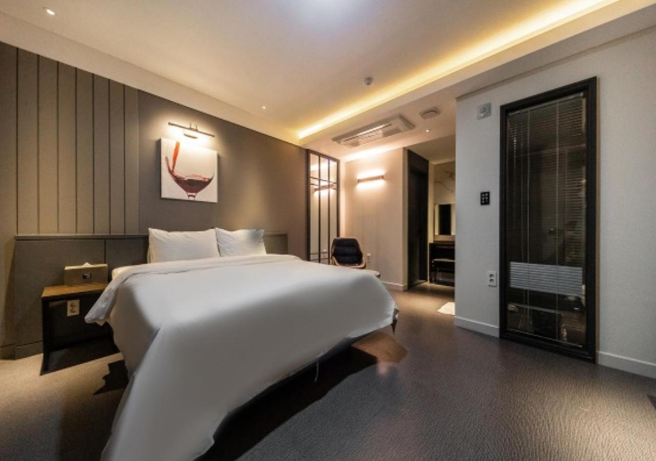 West In Hotel ヨス市 エクステリア 写真