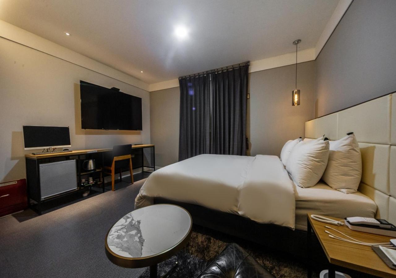 West In Hotel ヨス市 エクステリア 写真