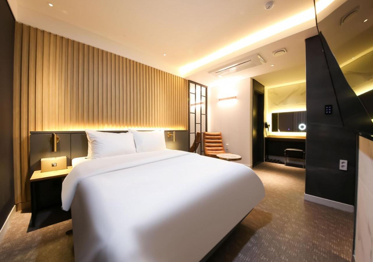 West In Hotel ヨス市 エクステリア 写真