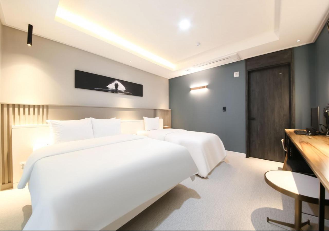 West In Hotel ヨス市 エクステリア 写真