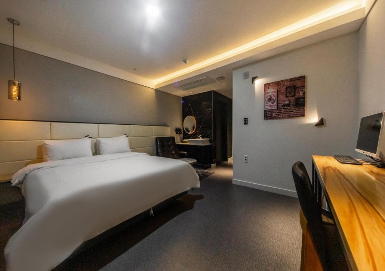 West In Hotel ヨス市 エクステリア 写真