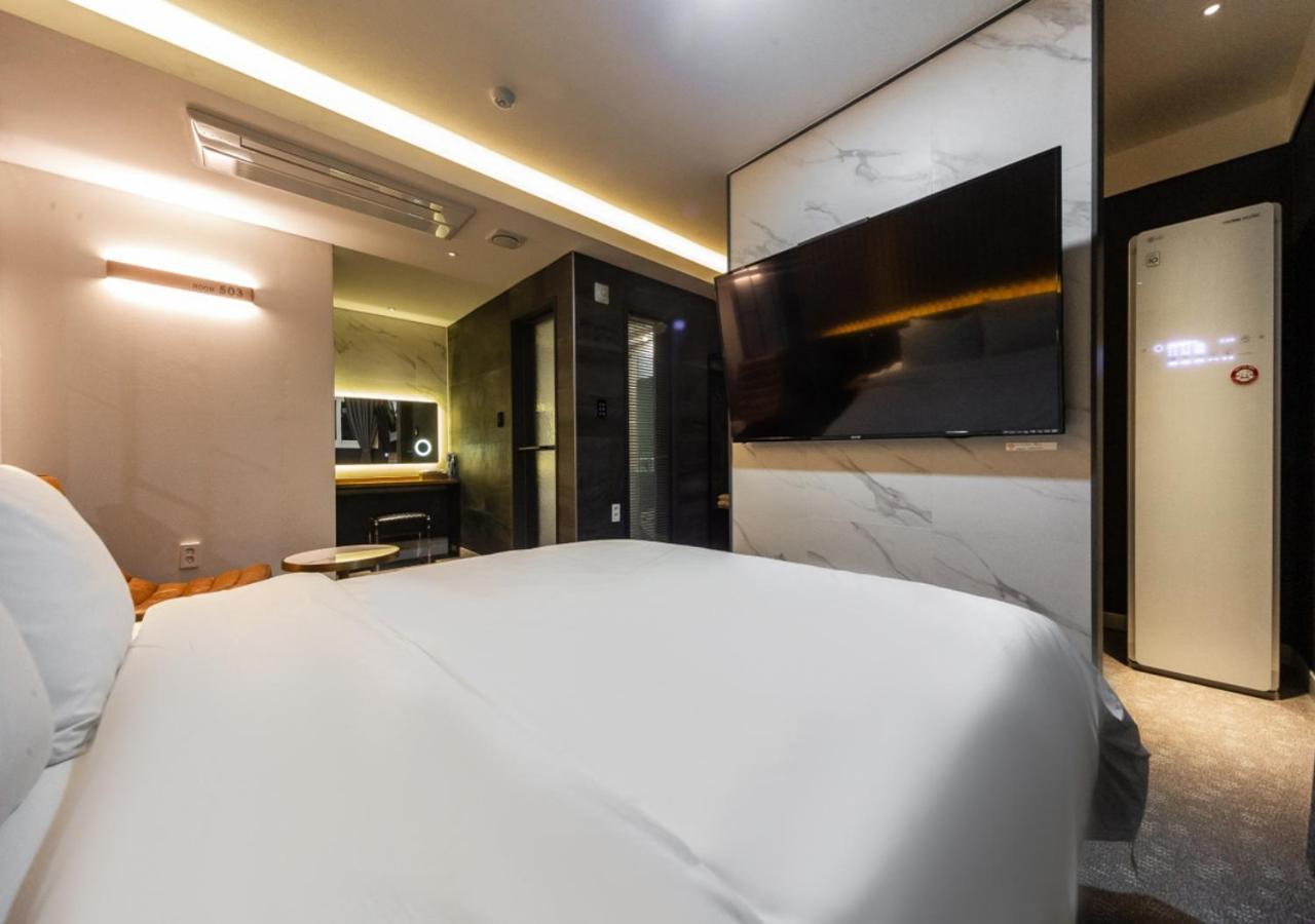 West In Hotel ヨス市 エクステリア 写真