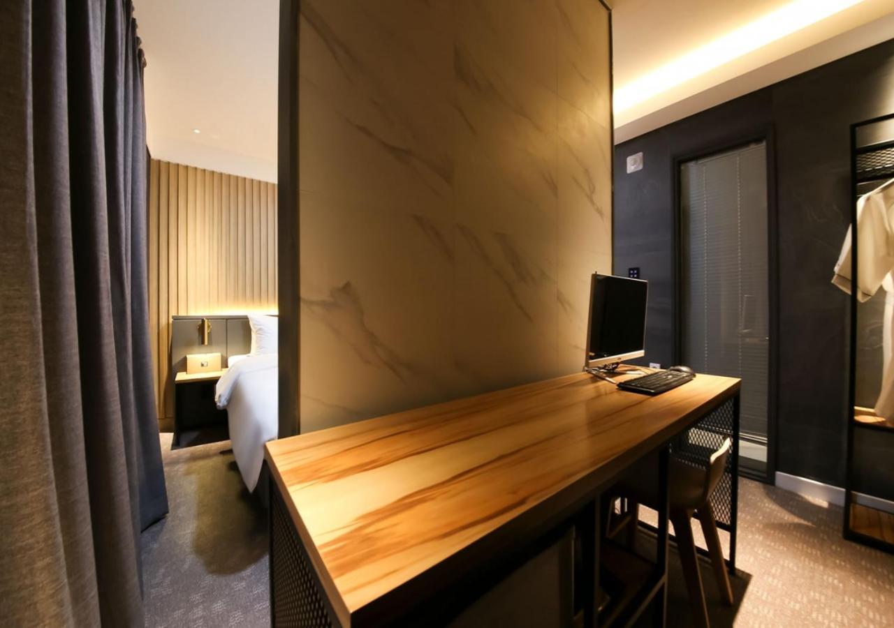 West In Hotel ヨス市 エクステリア 写真