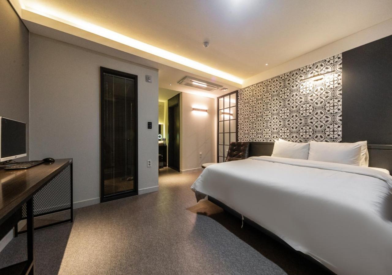 West In Hotel ヨス市 エクステリア 写真