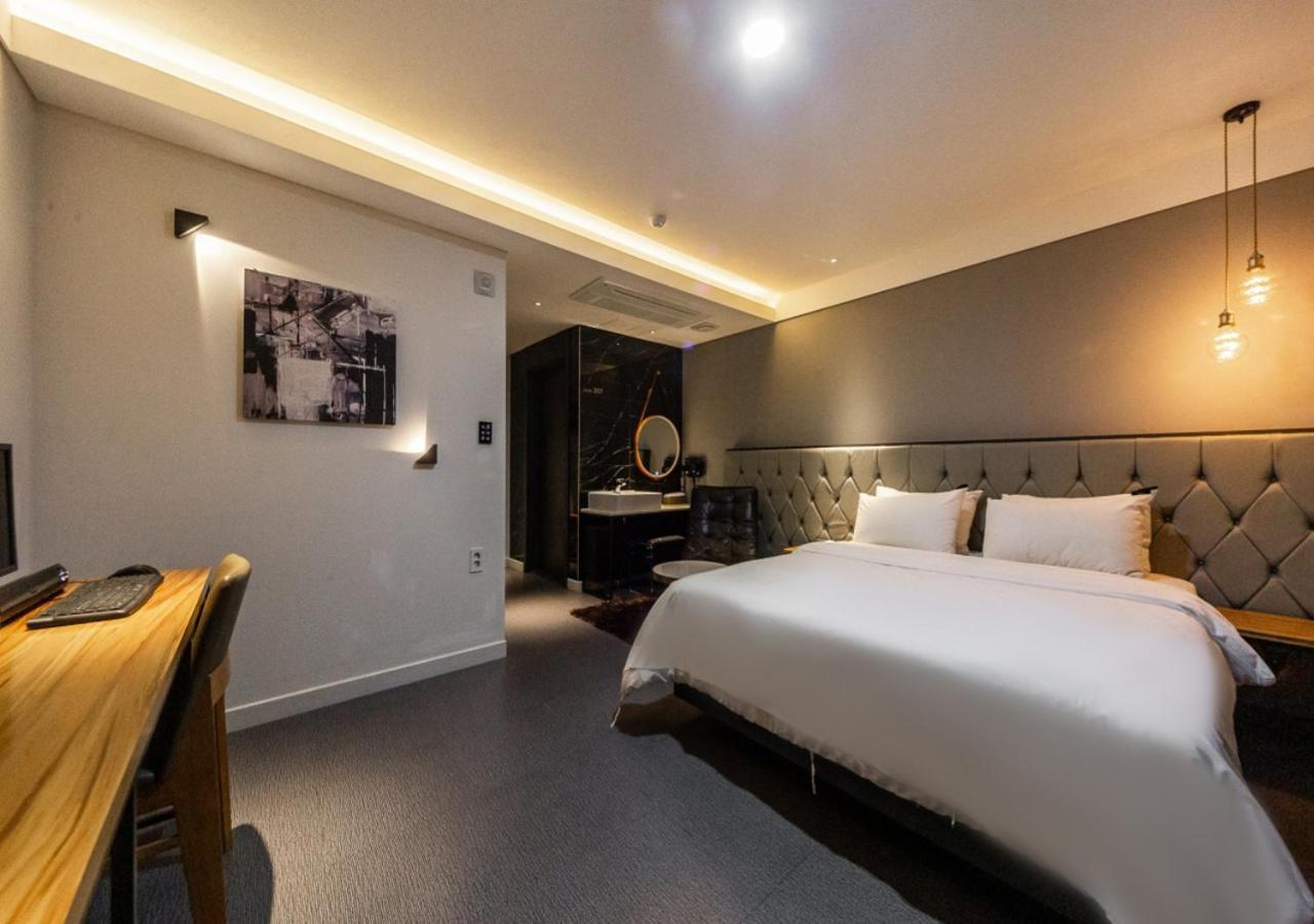 West In Hotel ヨス市 エクステリア 写真