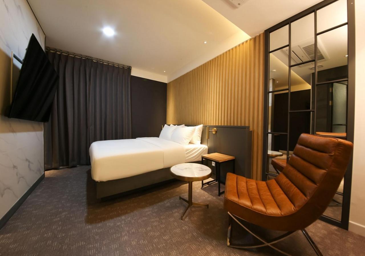 West In Hotel ヨス市 エクステリア 写真