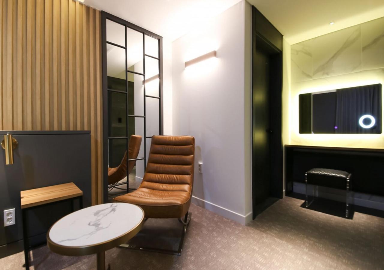 West In Hotel ヨス市 エクステリア 写真