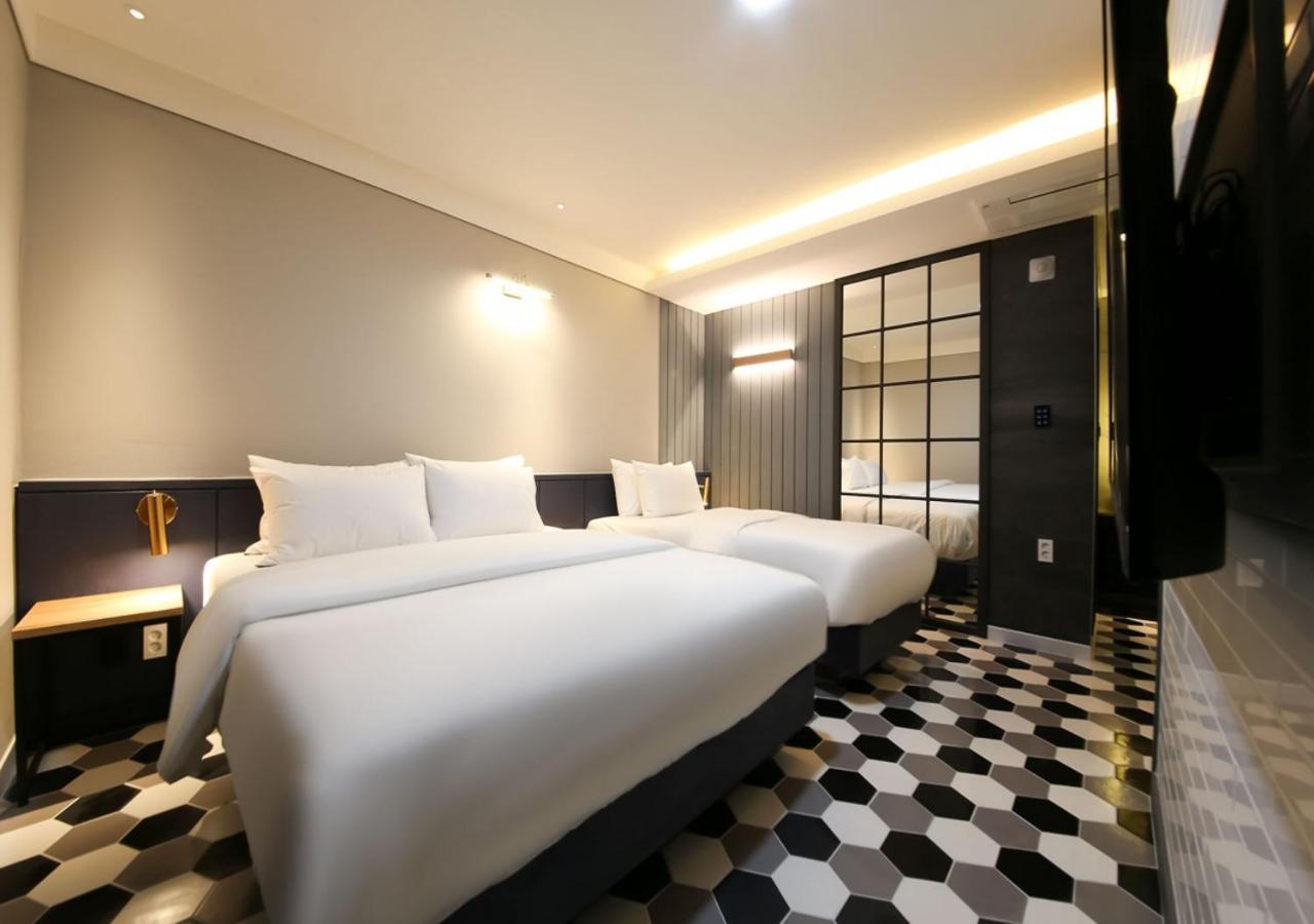 West In Hotel ヨス市 エクステリア 写真