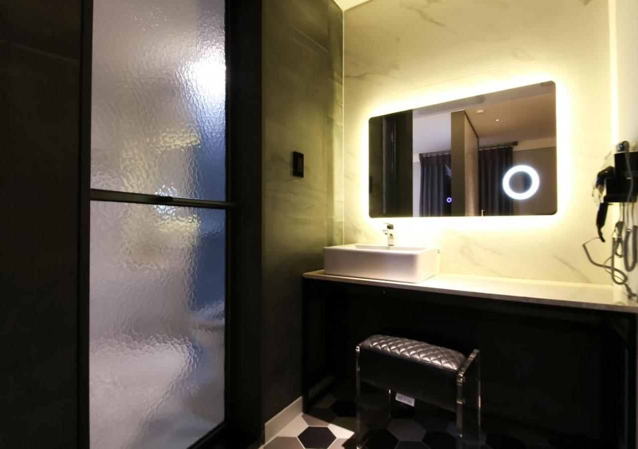 West In Hotel ヨス市 エクステリア 写真