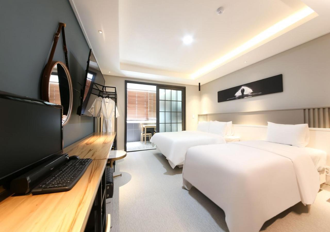 West In Hotel ヨス市 エクステリア 写真
