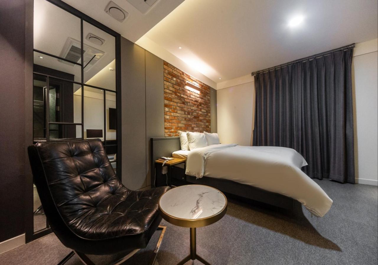 West In Hotel ヨス市 エクステリア 写真