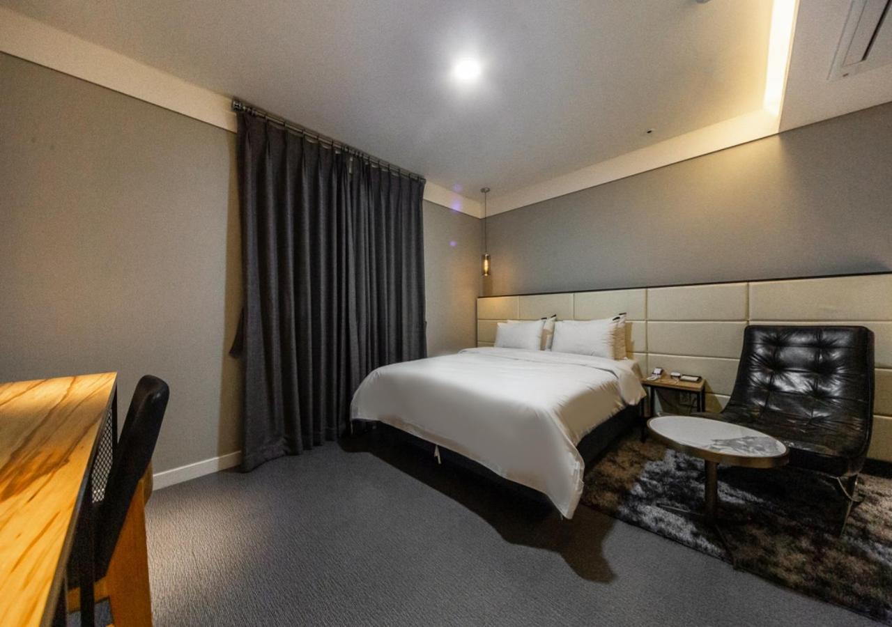 West In Hotel ヨス市 エクステリア 写真