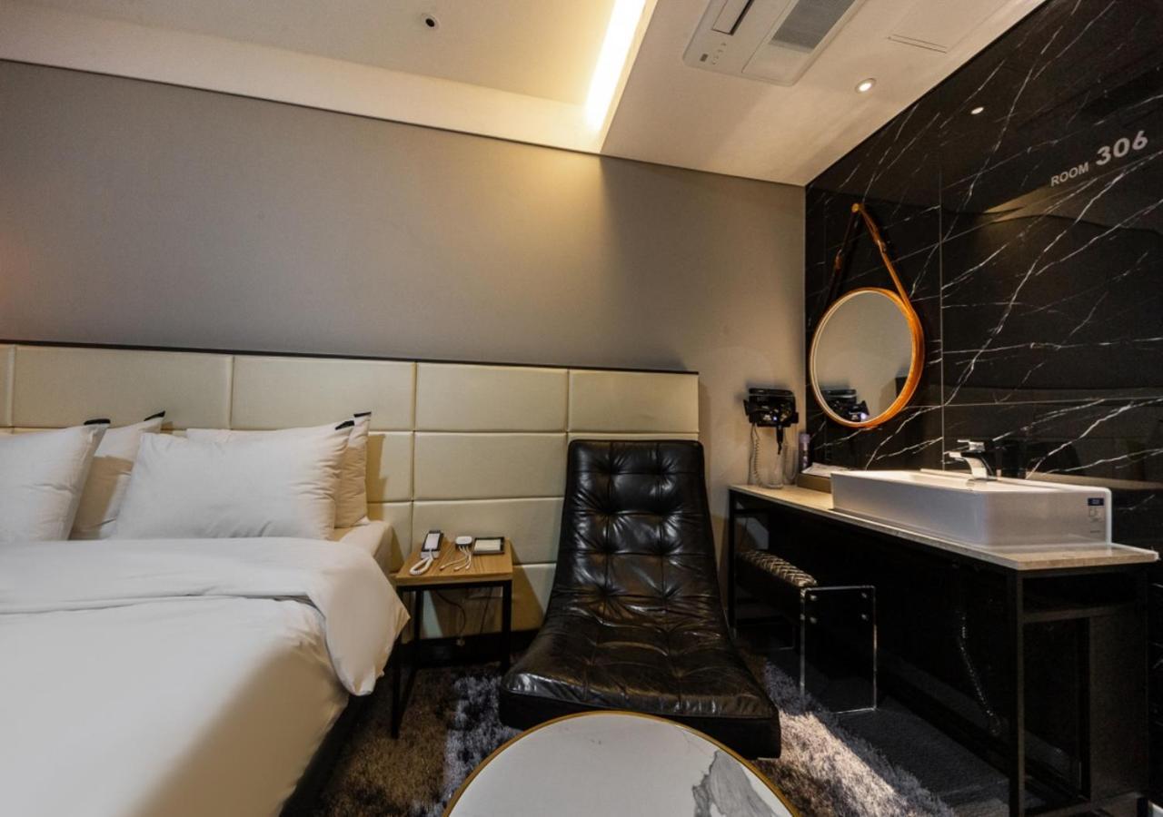 West In Hotel ヨス市 エクステリア 写真
