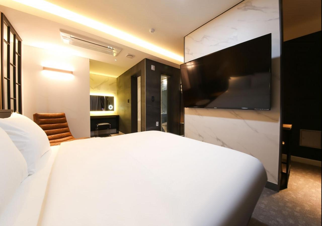 West In Hotel ヨス市 エクステリア 写真