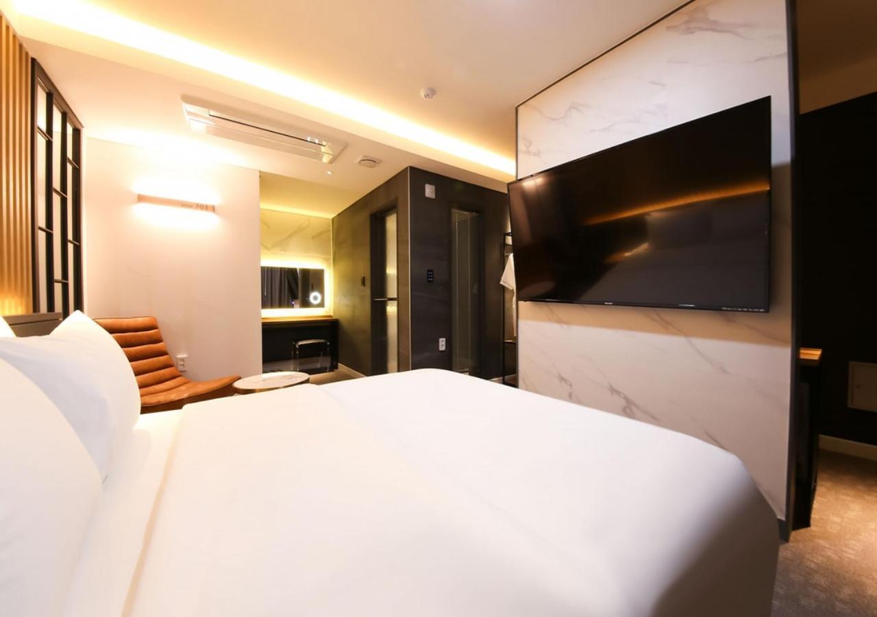 West In Hotel ヨス市 エクステリア 写真