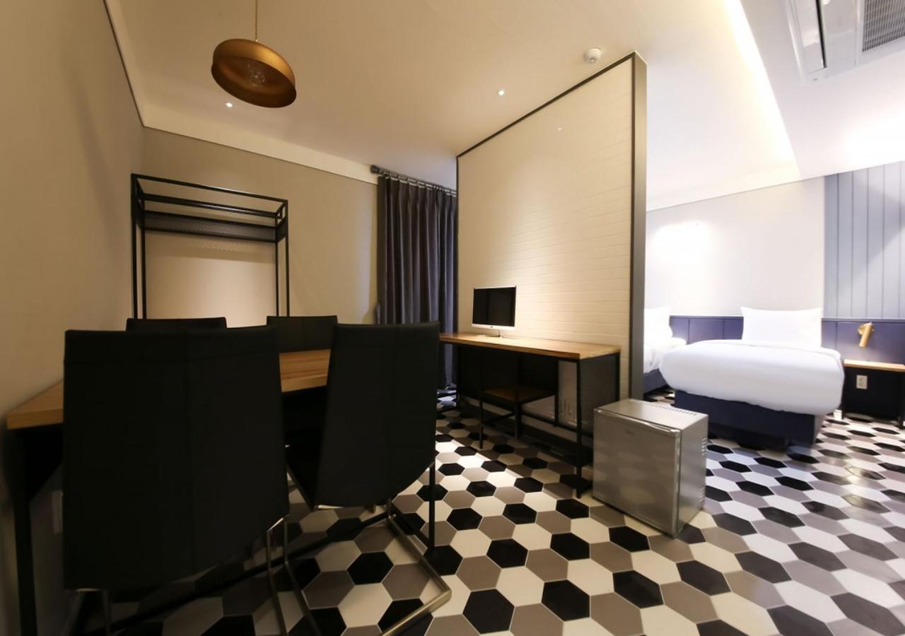 West In Hotel ヨス市 エクステリア 写真