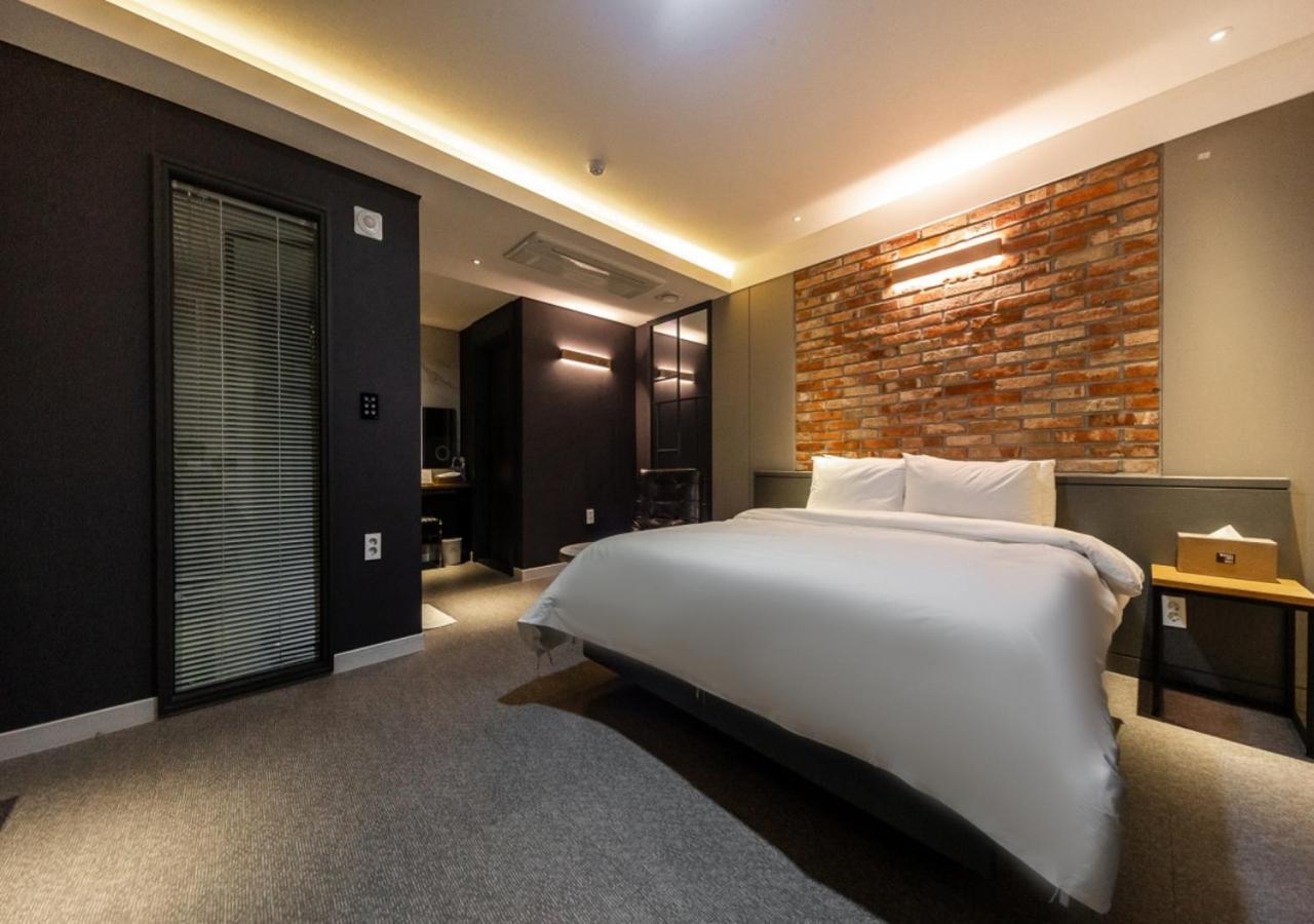 West In Hotel ヨス市 エクステリア 写真
