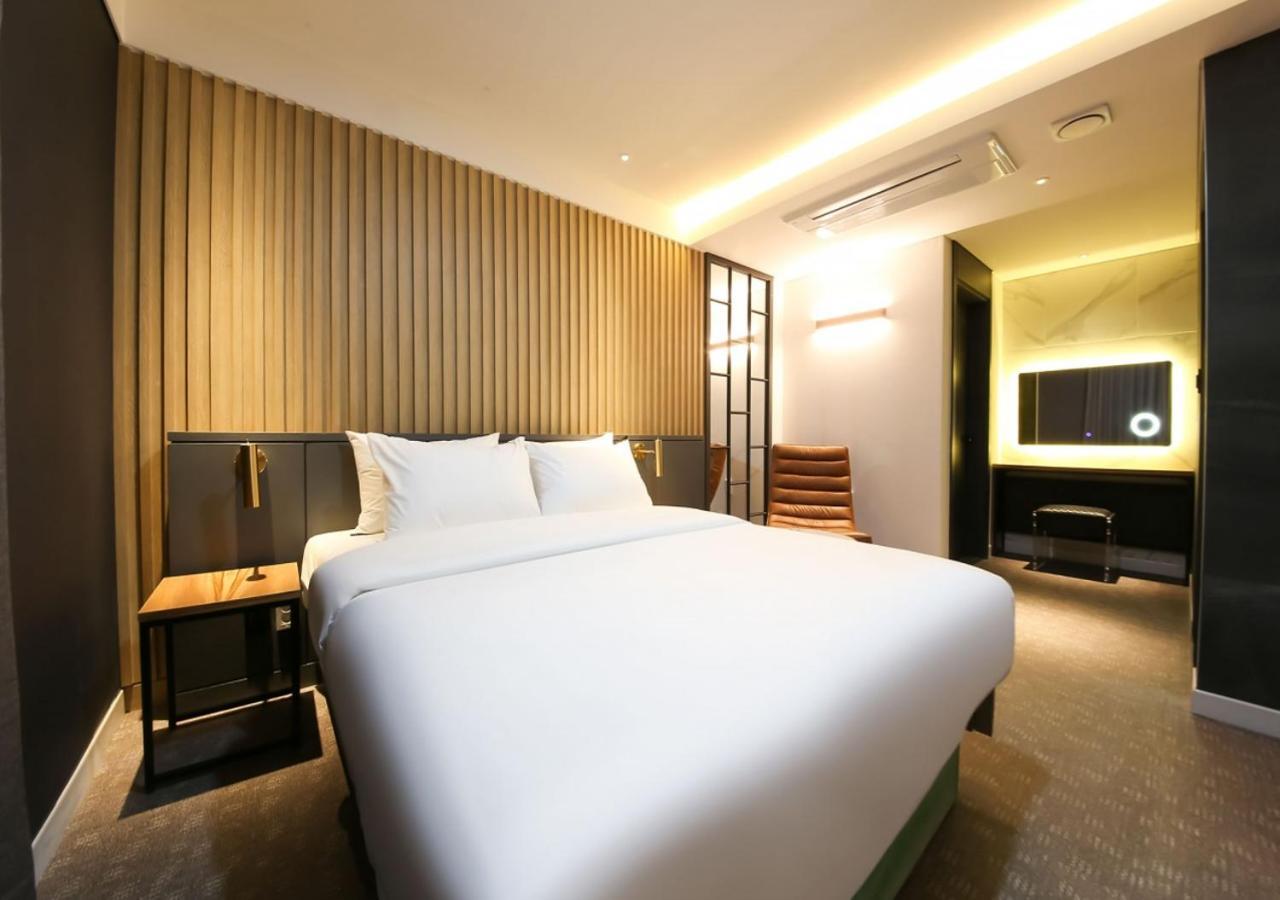 West In Hotel ヨス市 エクステリア 写真