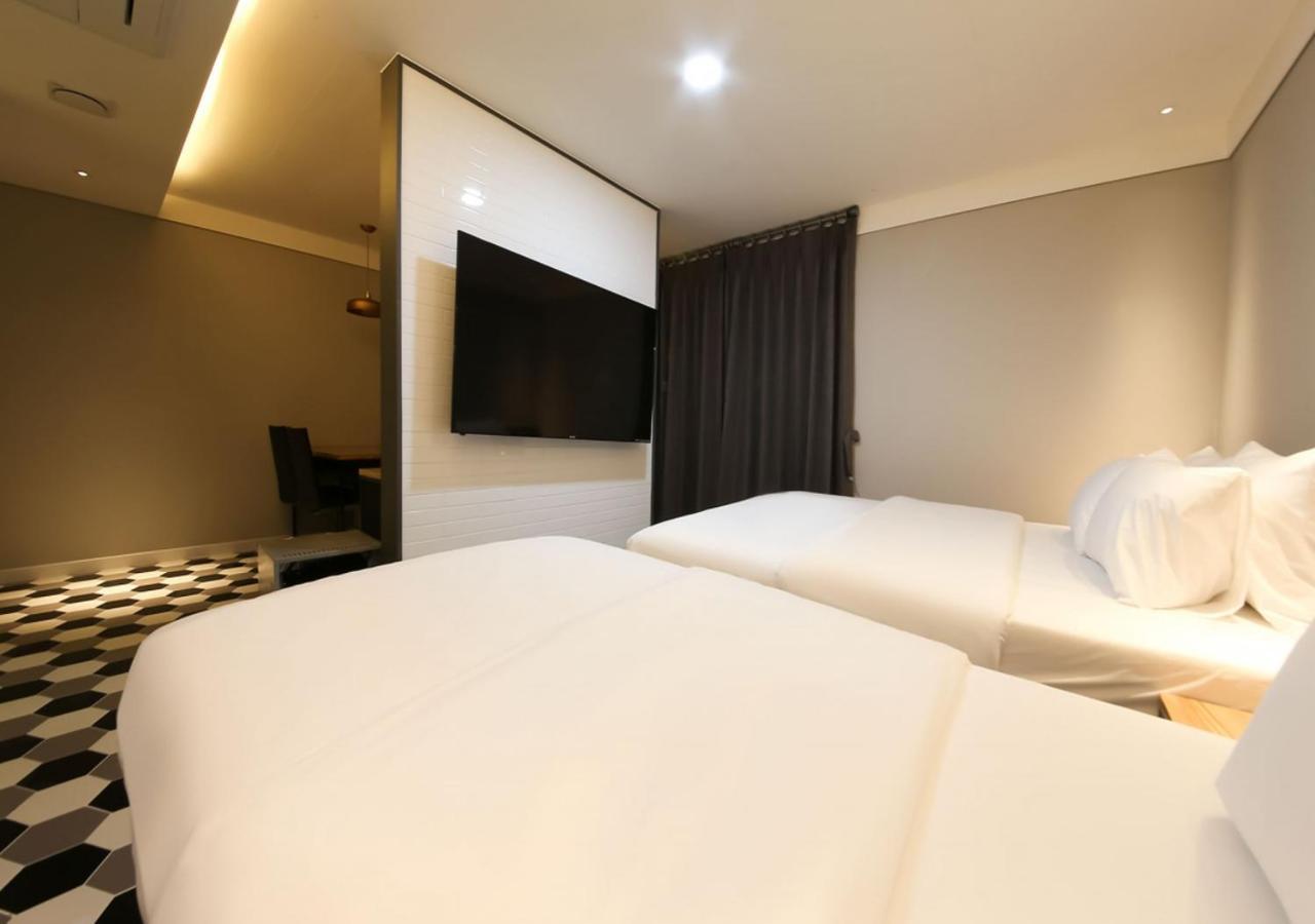 West In Hotel ヨス市 エクステリア 写真