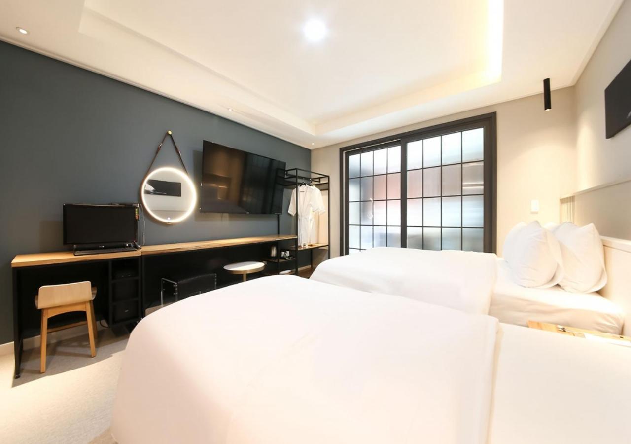 West In Hotel ヨス市 エクステリア 写真